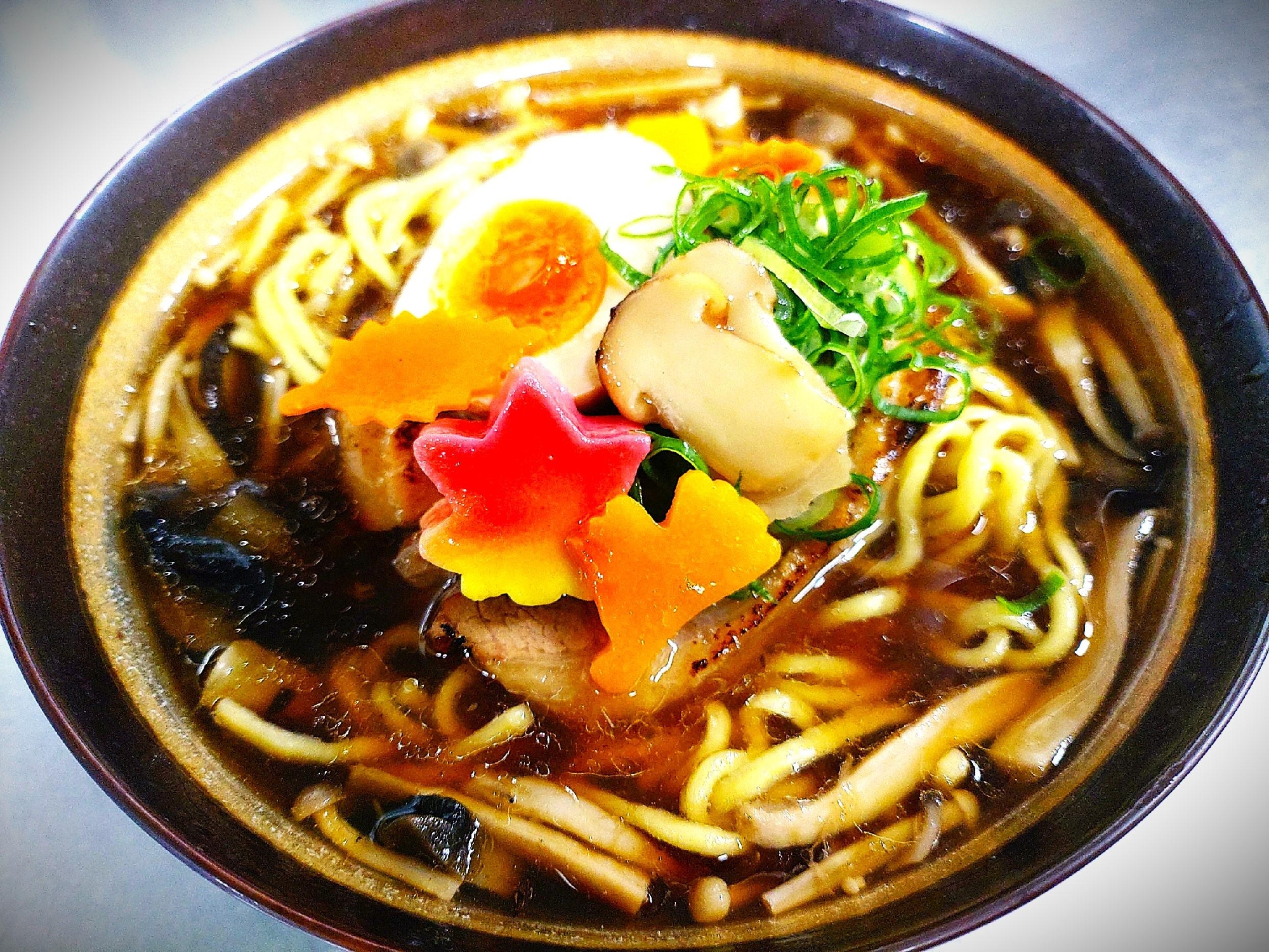9月中旬より　季節限定【イベリコ豚と七種きのこの醬油ラーメン】
